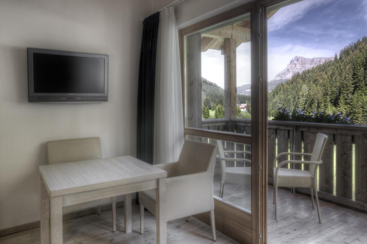 Hotel La Tambra Corvara In Badia Eksteriør billede