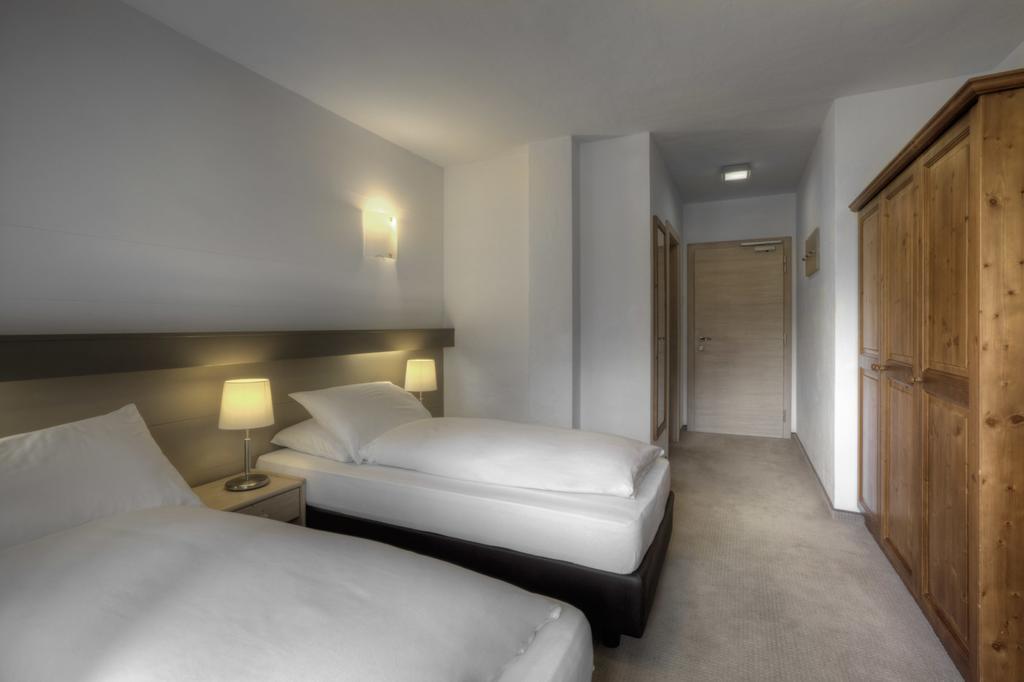 Hotel La Tambra Corvara In Badia Værelse billede